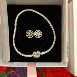 NEW PANDORA Family Tree sterling silver Studs and Moments Heart snake bracelet